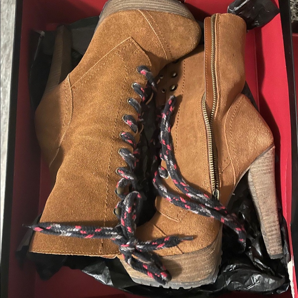 Wild Pair, NIKWP Platform Boots
